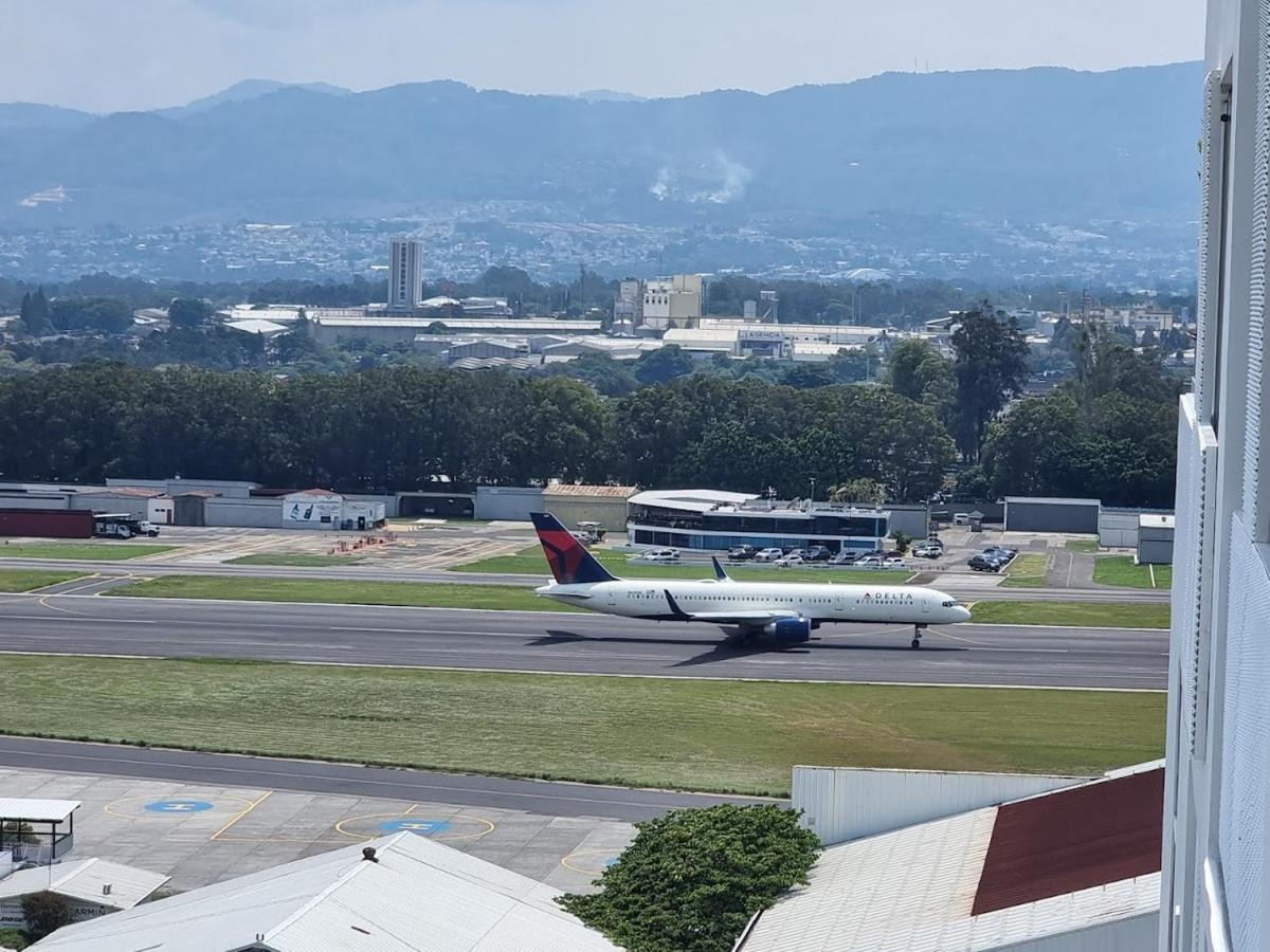 Amazing Volcano Views In Front Of Airport Guatemala-Stadt Exterior foto