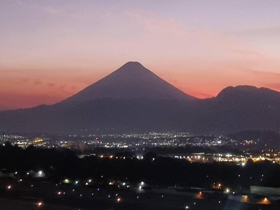 Amazing Volcano Views In Front Of Airport Guatemala-Stadt Exterior foto